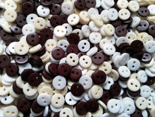 Load image into Gallery viewer, 50 x 18mm 2 Hole Round Buttons